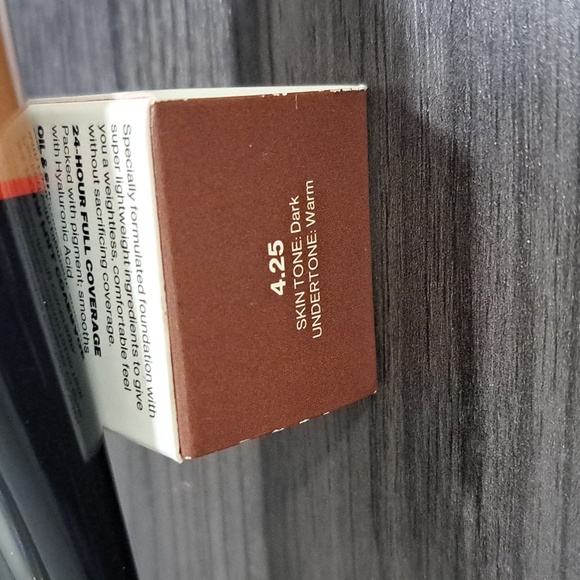 Studio Skin full Coverage 24 hour foundation - Picture 15 of 16